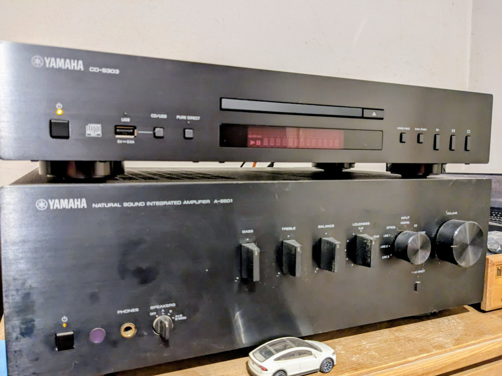 Yamaha CD-S303 CD lejátszó - fekete
